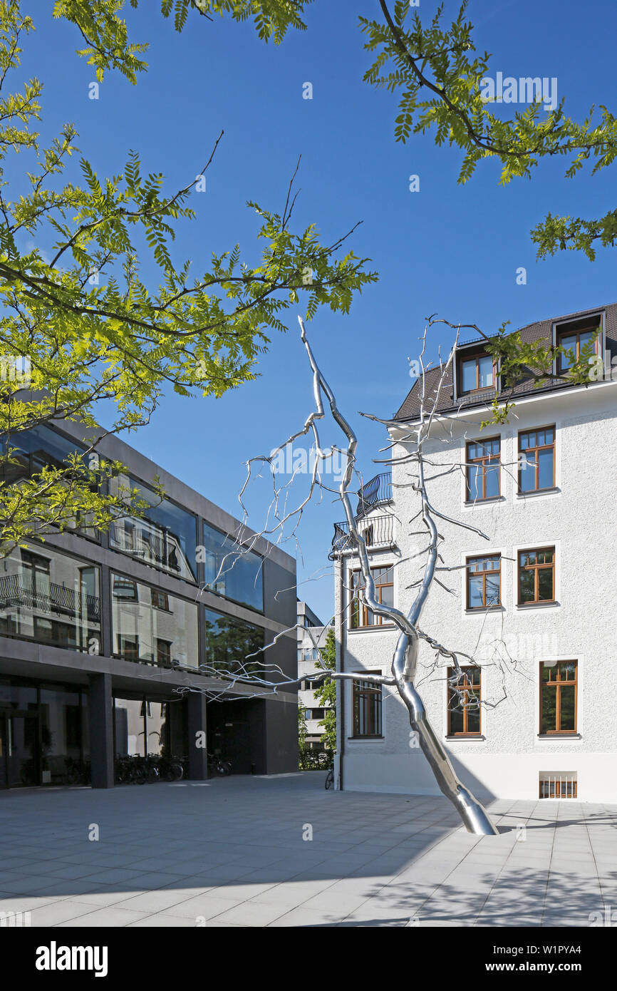 Édifice à bureau de l'assurance Munich Re avec sculpture ''non-conformité''  par Roxy Paine, Mandlstrasse, Schwabing, Munich, Haute-Bavière, Bavière,  Allemagne Photo Stock - Alamy