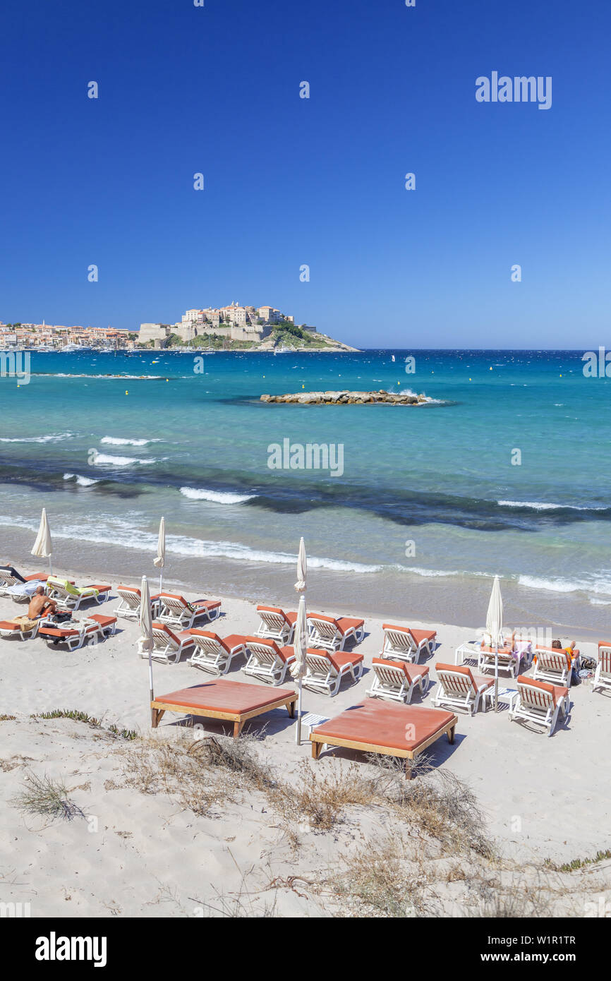 Voir à partir de la plage à la citadelle de Calvi, Corse, France du Sud, France, Europe du Sud Banque D'Images
