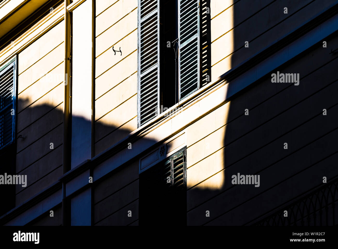 Façade dans la lumière du soleil, Manor House, Old town, Palma de Mallorca, Mallorca, Espagne Banque D'Images