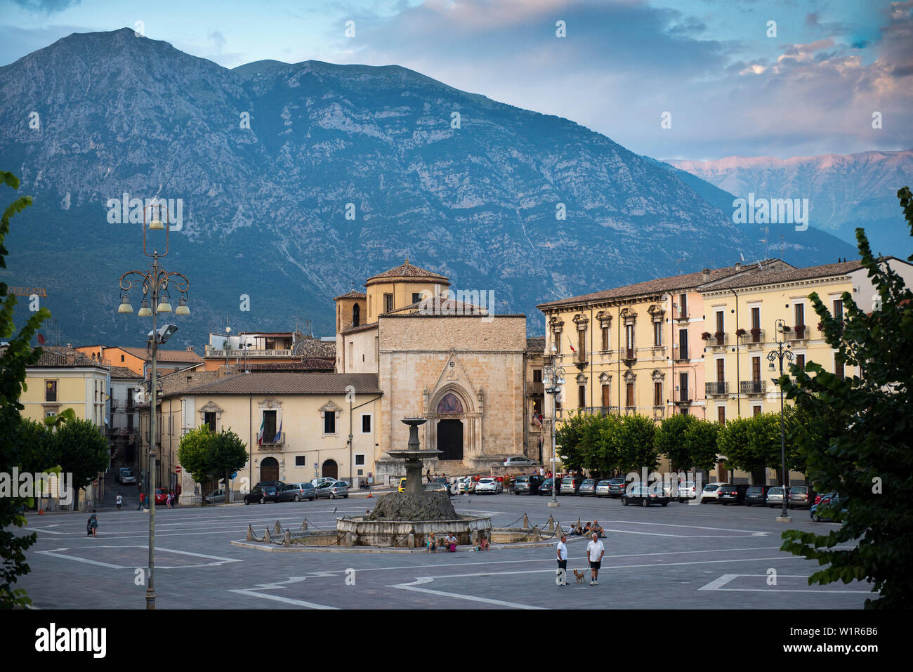 Sulmona au coeur de la Vallées Peligno est une des plus belles villes de la région des Abruzzes Banque D'Images
