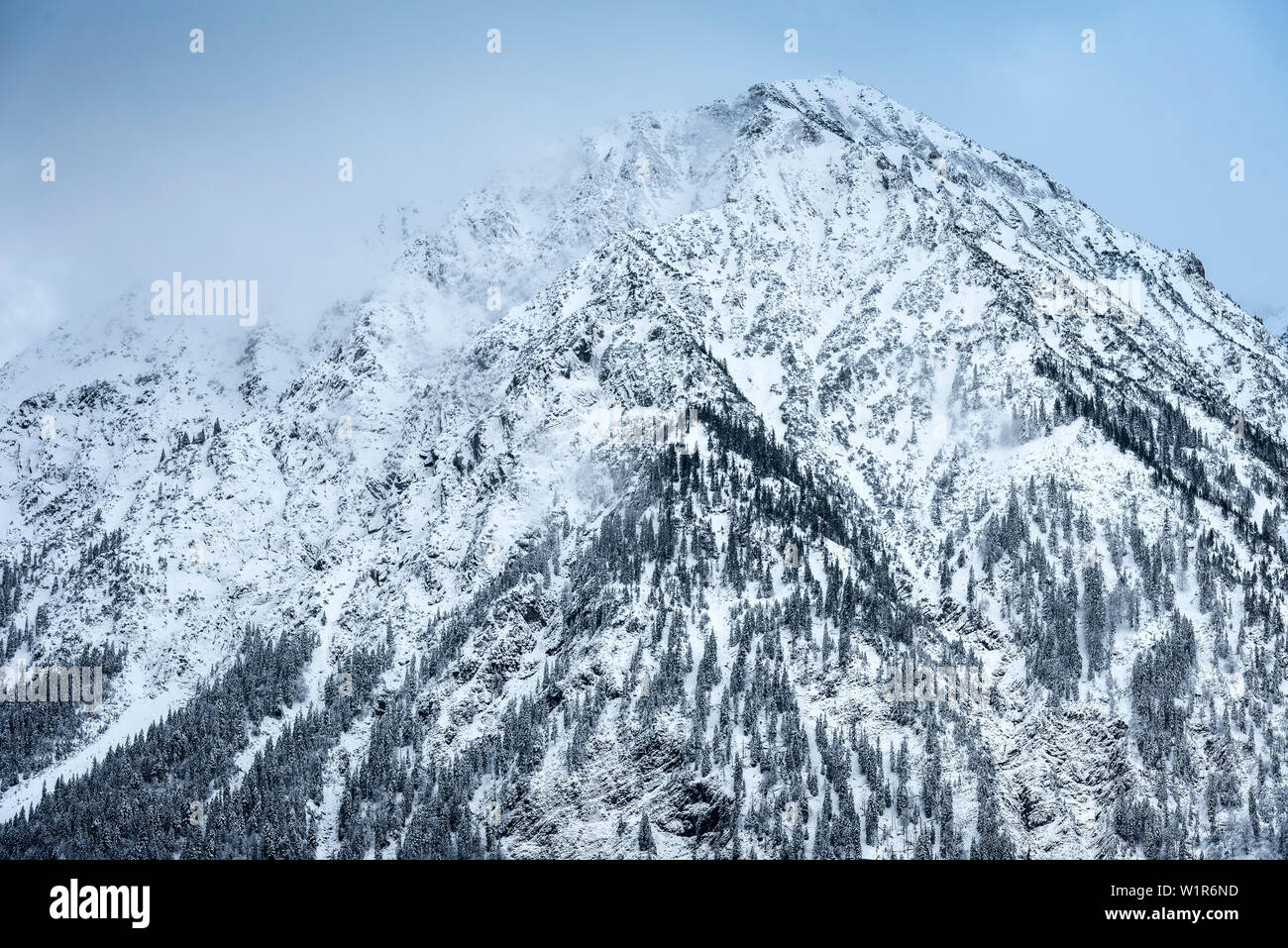 Montagnes couvertes de neige, Bad Hindelang, Allgaeu, Bavaria, Germany Banque D'Images