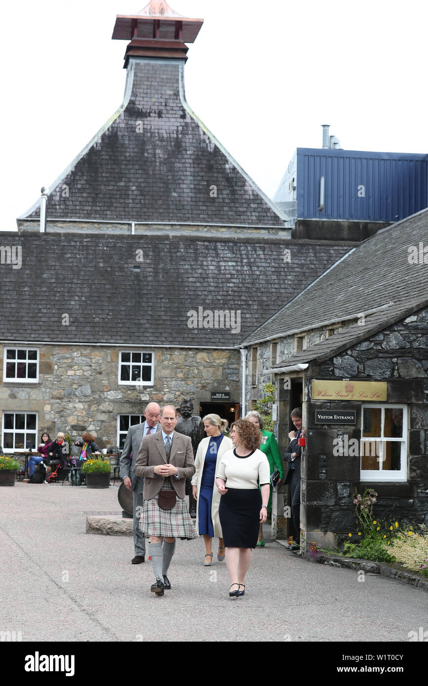 Le comte et la Comtesse de Forfar comme ils visiter la distillerie de Whisky Glenfiddich à Dufftown. ASSOCIATION DE PRESSE Photo. Photo date : lundi 1 juillet 2019. Prince Edward et son épouse, Sophie, a reçu le titre de son 55e anniversaire cette année. Voir l'activité de ROYAL histoire Wessex. Crédit photo doit se lire : Andrew Milligan/PA Wire Banque D'Images