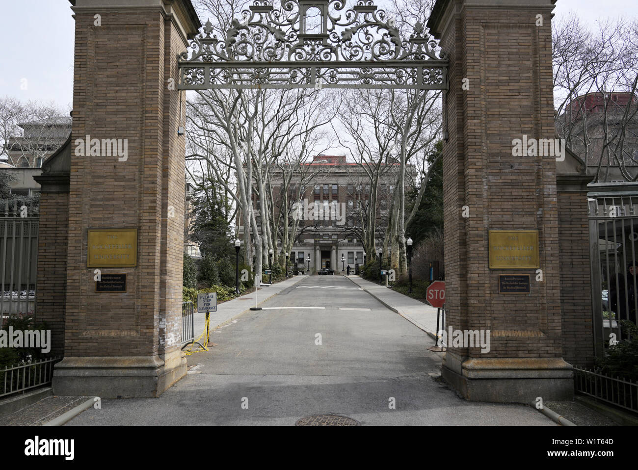 L'entrée à l'Université Rockefeller, NY Banque D'Images
