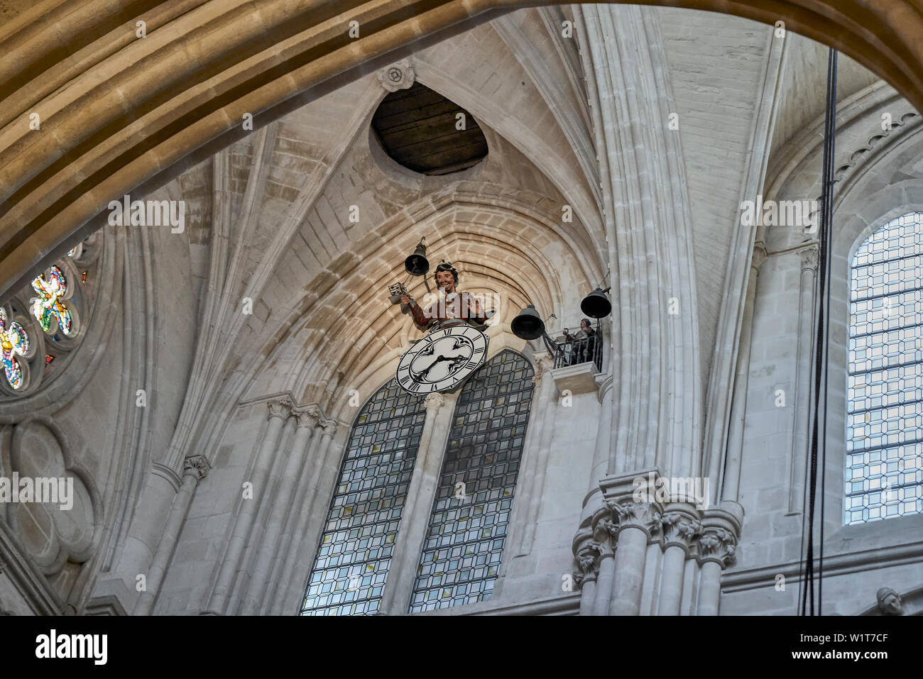 Le moucherolle vert est un automate de la cathédrale de Burgos que chaque heure ouvre la gueule tout en déplaçant son bras droit d'exploiter le battant d'une cloche, Banque D'Images