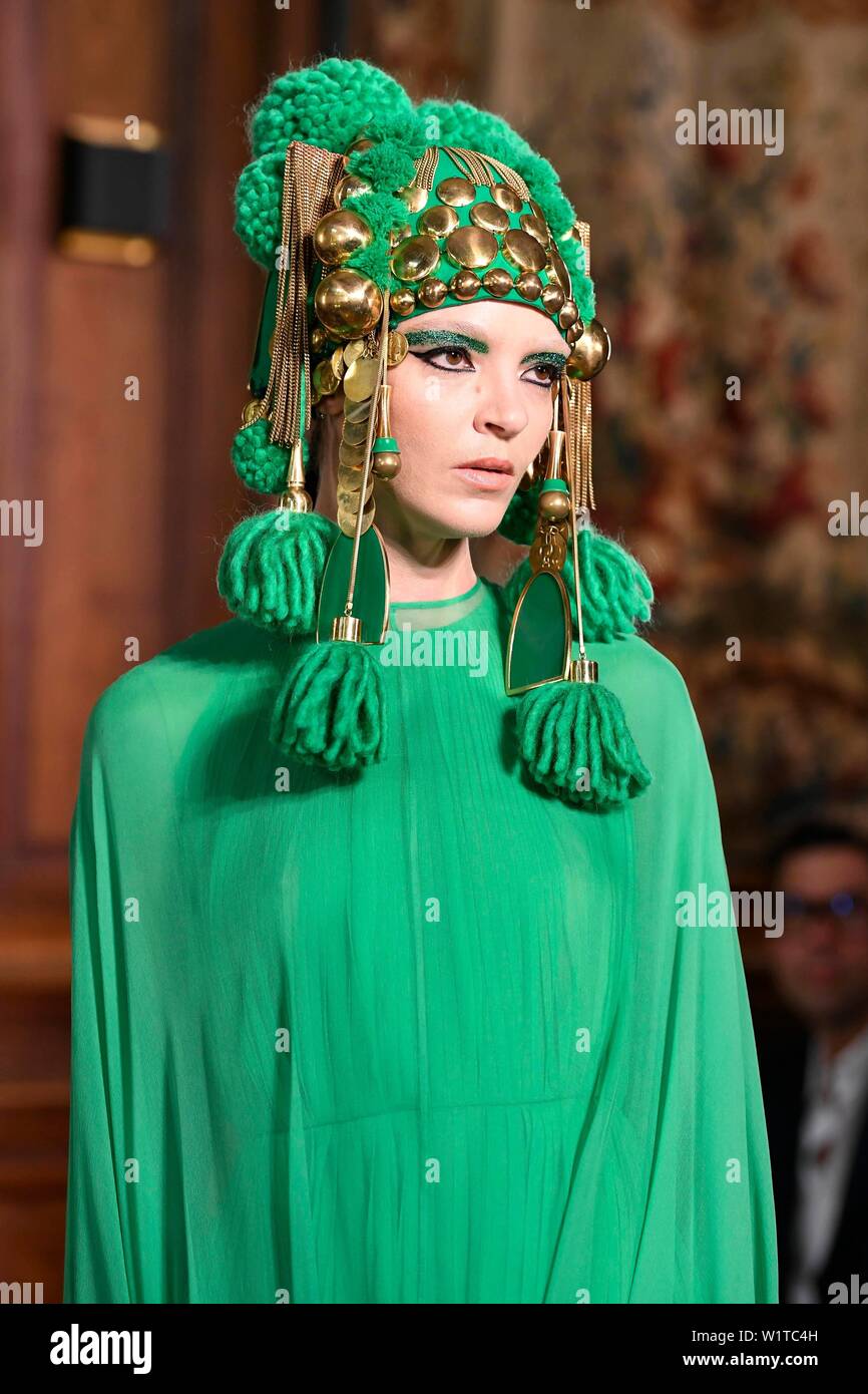 Paris, France. 06Th Juillet, 2019. AW19-20 VALENTINO Haute Couture de piste à l'Automne Hiver 2019-2020 Collection - Paris, France 03/07/2019 | Crédit dans le monde entier d'utilisation : dpa/Alamy Live News Banque D'Images