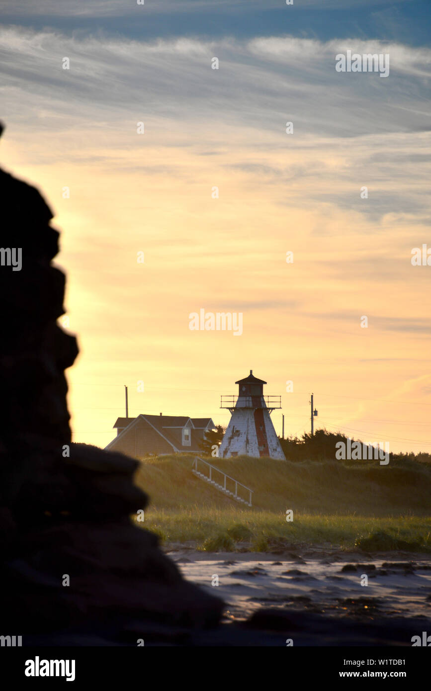 Lighttower près de Rivière des Français à la tasse de thé des roches, Prince Edward Island, Canada Banque D'Images