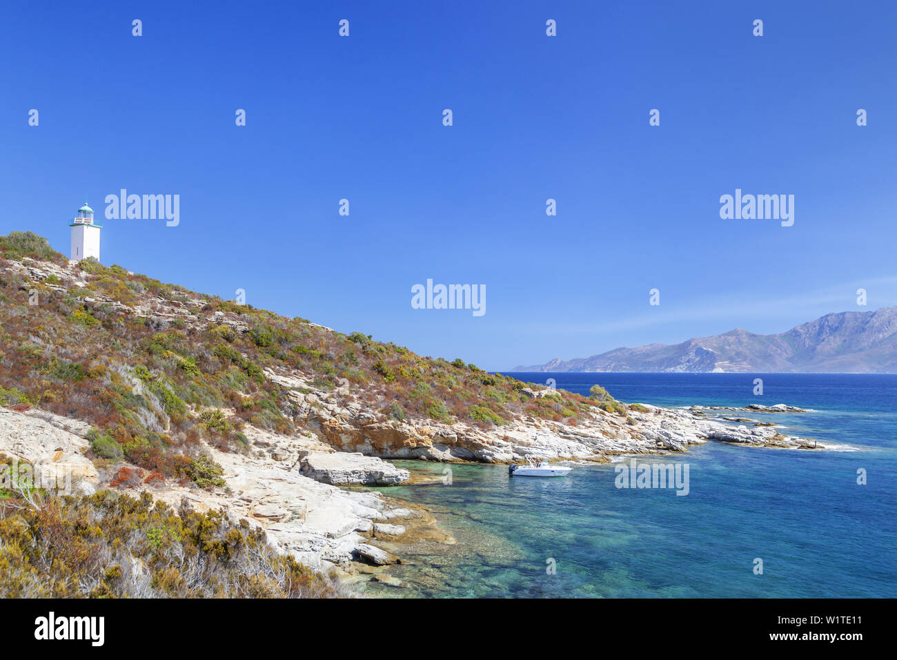 Phare de mort dans le désert des Agriates, près de Saint-Florent, en Corse, le sud de la France, France, Europe du Sud Banque D'Images