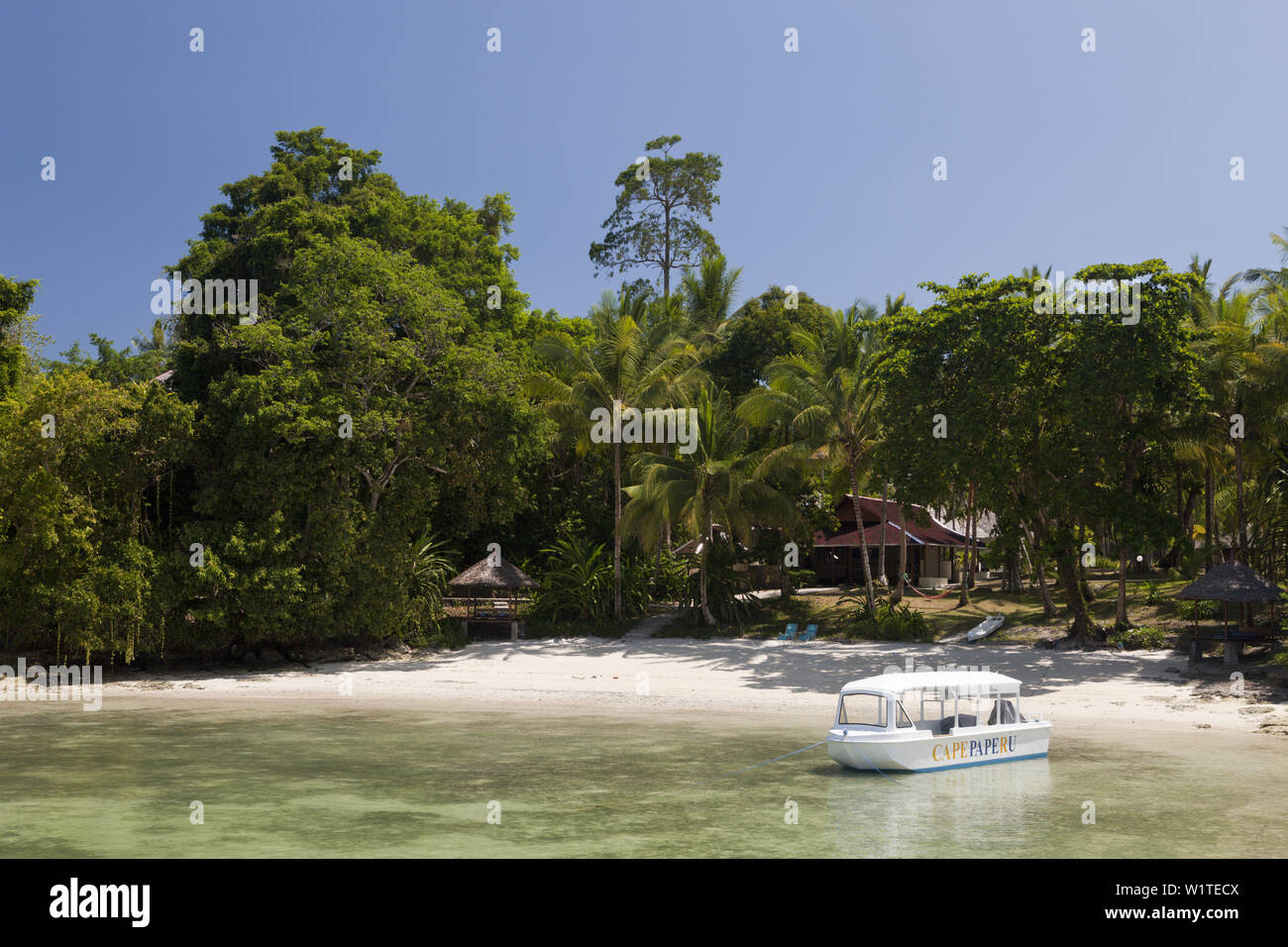Plage de Capepaperu Resort, Ambon, Moluques, Indonésie Banque D'Images