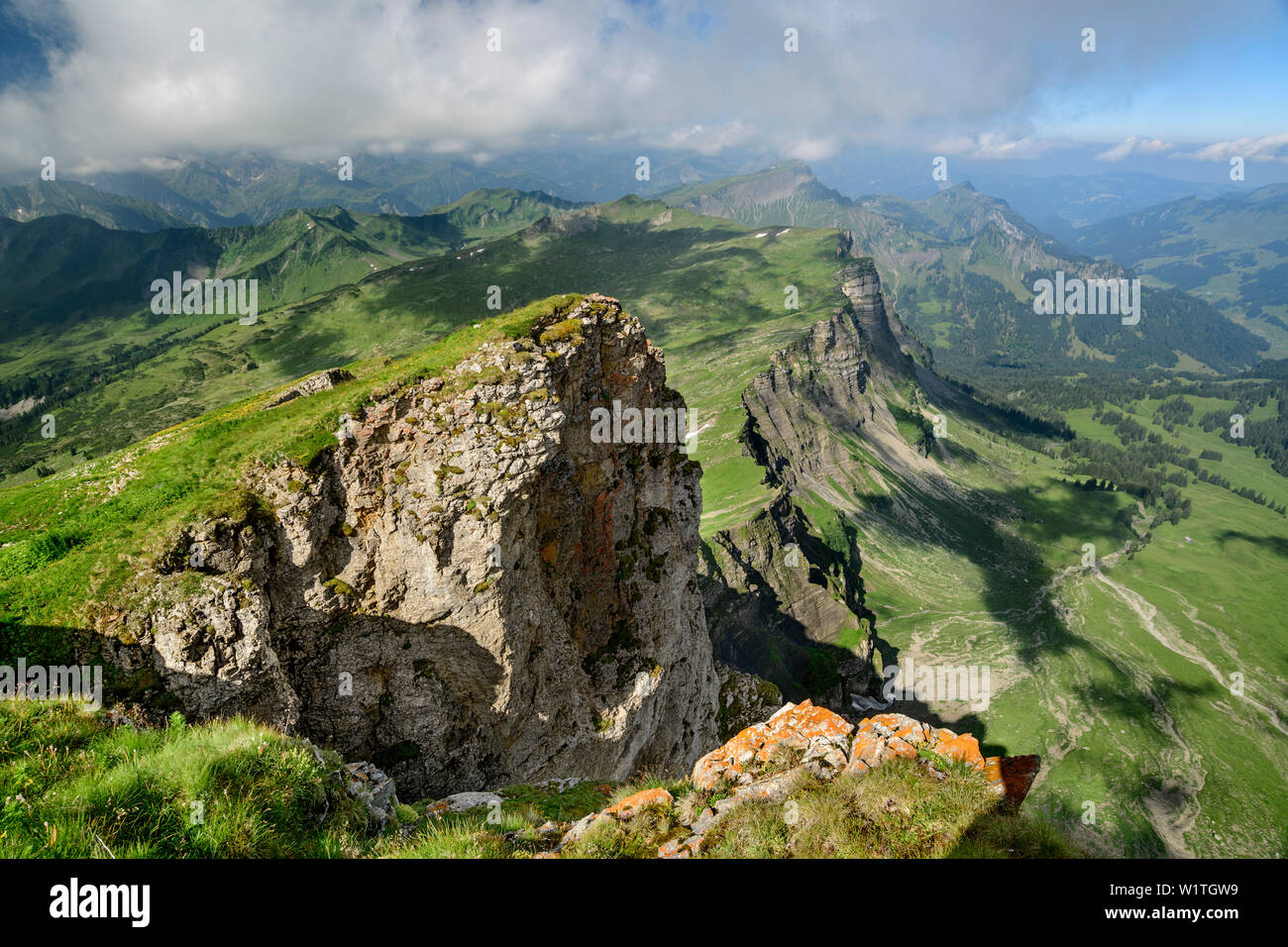 Vue depuis Hoher Ifen, Hoher Ifen, Alpes, vallée de l'Allgaeu Walsertal, Vorarlberg, Autriche Banque D'Images