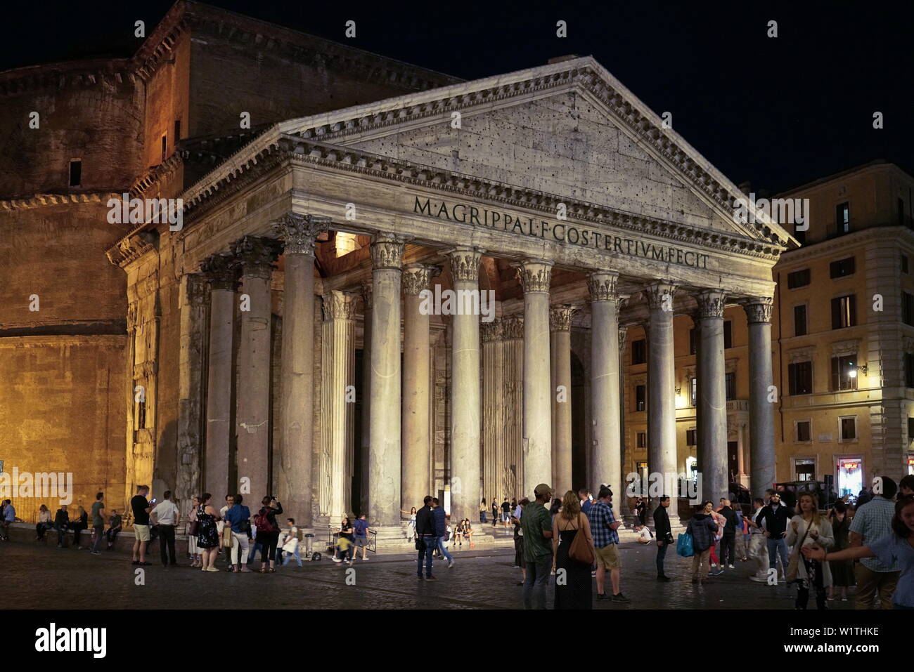 Le Panthéon de nuit en juin 2019 à Rome, Italie Banque D'Images