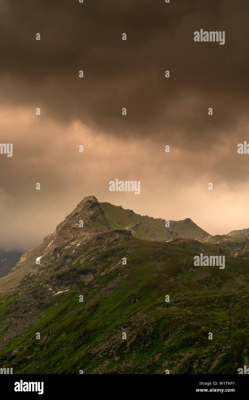 Mt. Hennespitze, storm cloud, crépuscule, Landeck, Tyrol, Autriche, Europe de l'État Banque D'Images