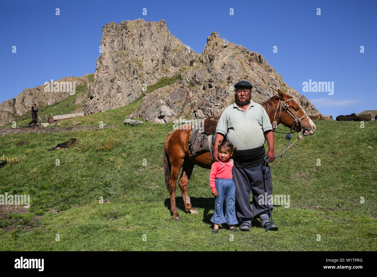 Famille kirghize et la moitié des nomades, le Kirghizistan, l'Asie Banque D'Images
