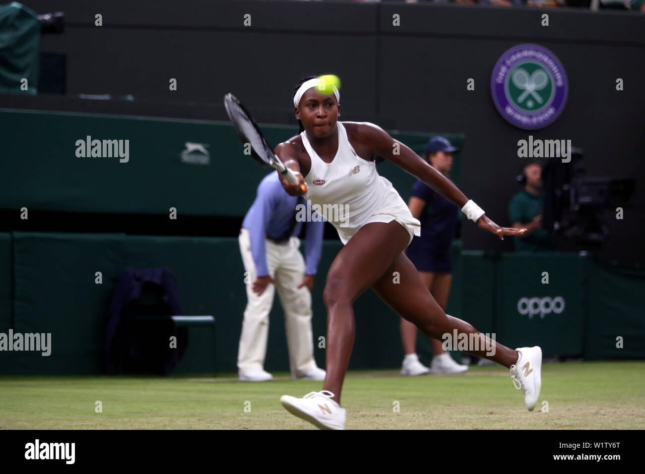 Wimbledon, Londres, Royaume-Uni. 3 juillet 2019. 3 juillet 2019 - American Cori Gauff en action au cours de son deuxième tour victoire sur Magdalena Rybarikova de Slovaquie aujourd'hui à Wimbledon. Gauff contrarié fellow American Venus Williams le Lundi au premier tour. Crédit : Adam Stoltman/Alamy Live News Banque D'Images Wimbledon, Londres, Royaume-Uni. 3 juillet 2019. 3 juillet 2019 - American Cori Gauff en action au cours de son deuxième tour victoire sur Magdalena Rybarikova de Slovaquie aujourd'hui à Wimbledon. Gauff contrarié fellow American Venus Williams le Lundi au premier tour. Crédit : Adam Stoltman/Alamy Live News Banque D'Images