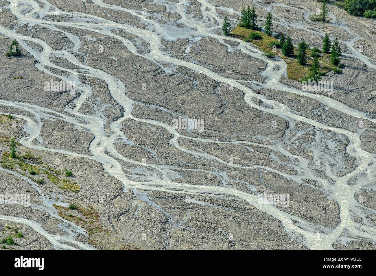 Méandre de rivière à lit de gravier, Ecrins, Parc National des Écrins, Dauphine, Dauphiné, Hautes Alpes, France Banque D'Images