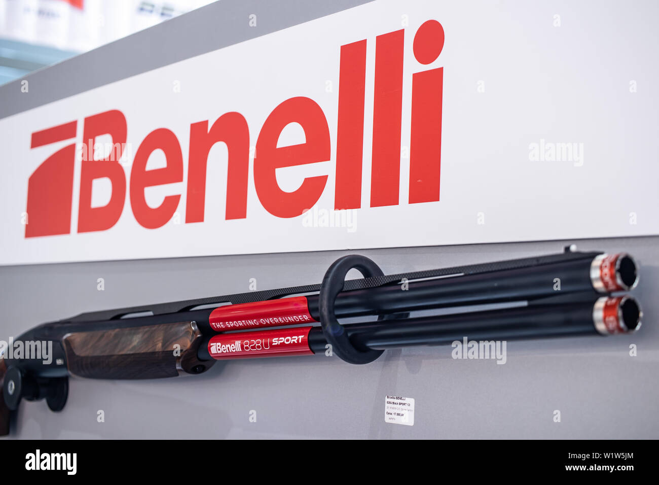 Poznan, Pologne, Feb 2019 Benelli fusils, fabriqué par arme à feu fabricant italien Benelli Armi SpA, exposition, KNIEJE tir chasse juste Banque D'Images