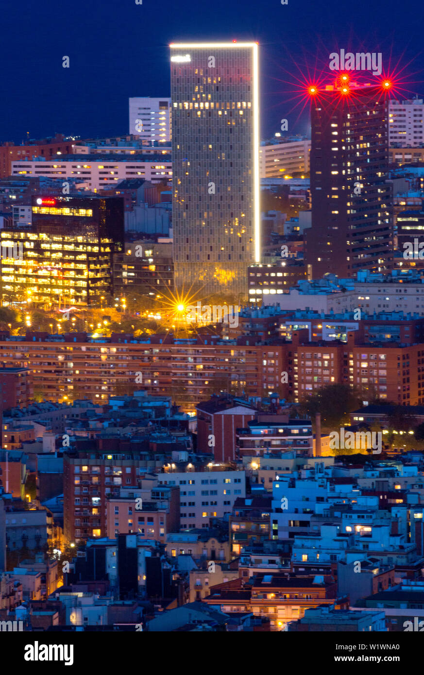 Vue aérienne de Barcelone au crépuscule. Banque D'Images