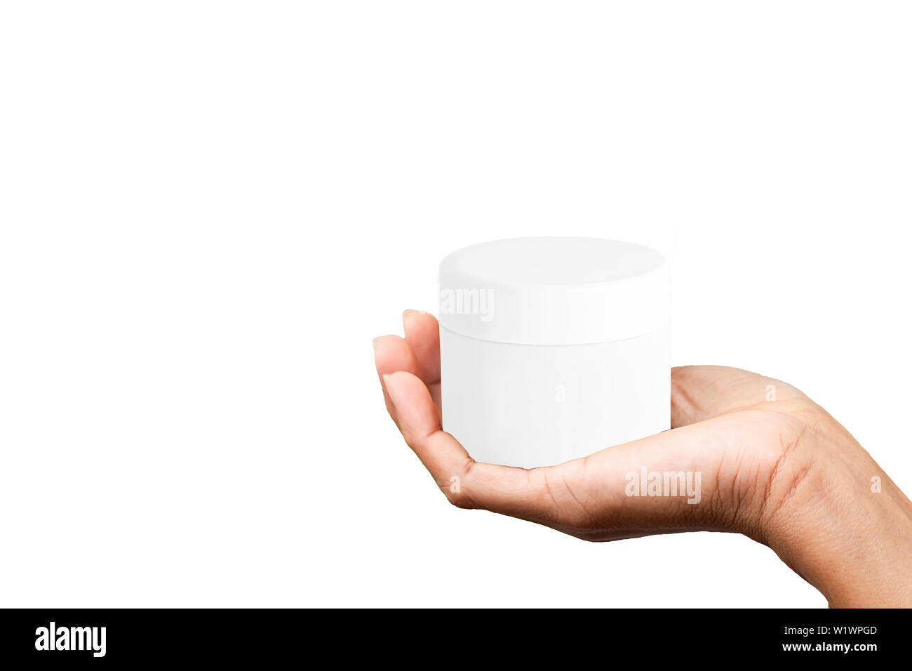 Tenir la main cosmétique blanc isolé sur fond blanc avec chemin de détourage. Banque D'Images
