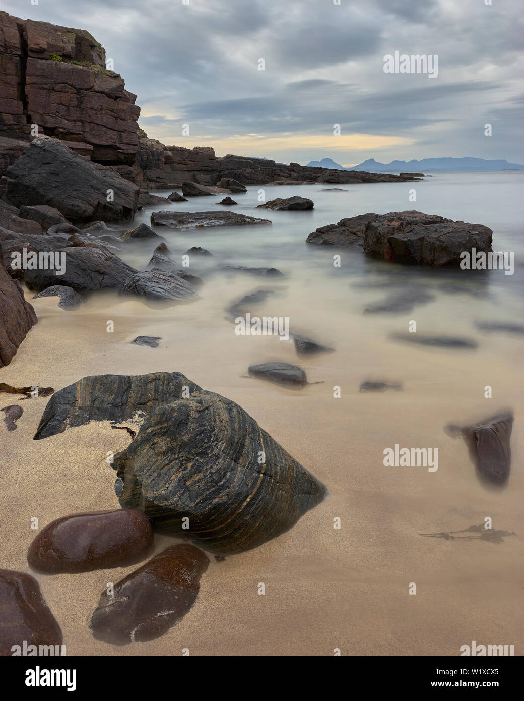 Vue depuis la péninsule de Stoer aux montagnes de l'Assynt, Sutherland, Highland, Scotland Banque D'Images