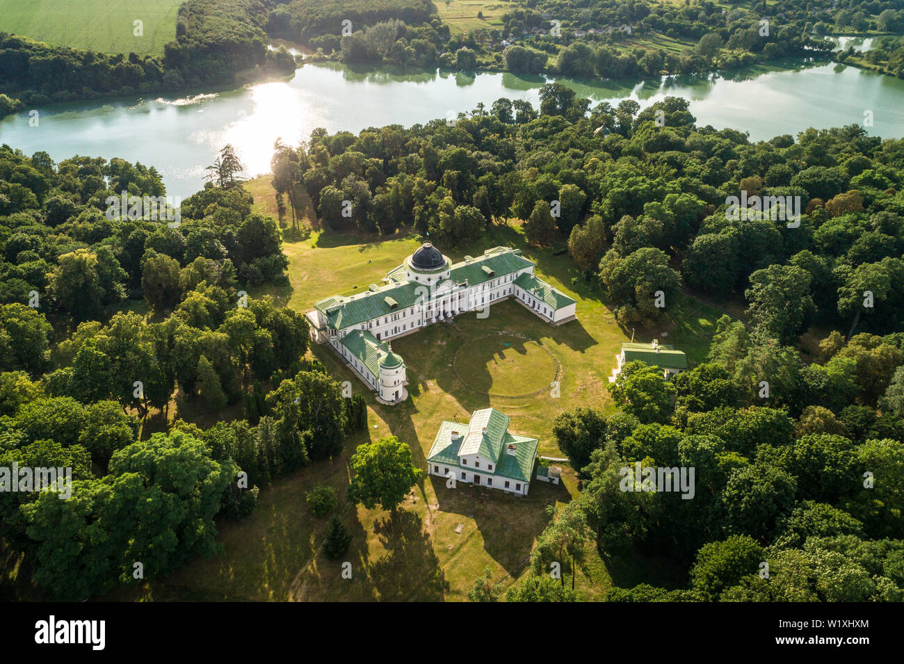 Vue aérienne de l'été (Kachanivka Kachanovka) réserve naturelle nationale, ex-Tarnovskies Estate, célèbre destination touristique dans la région de Tchernihiv, UKR Banque D'Images
