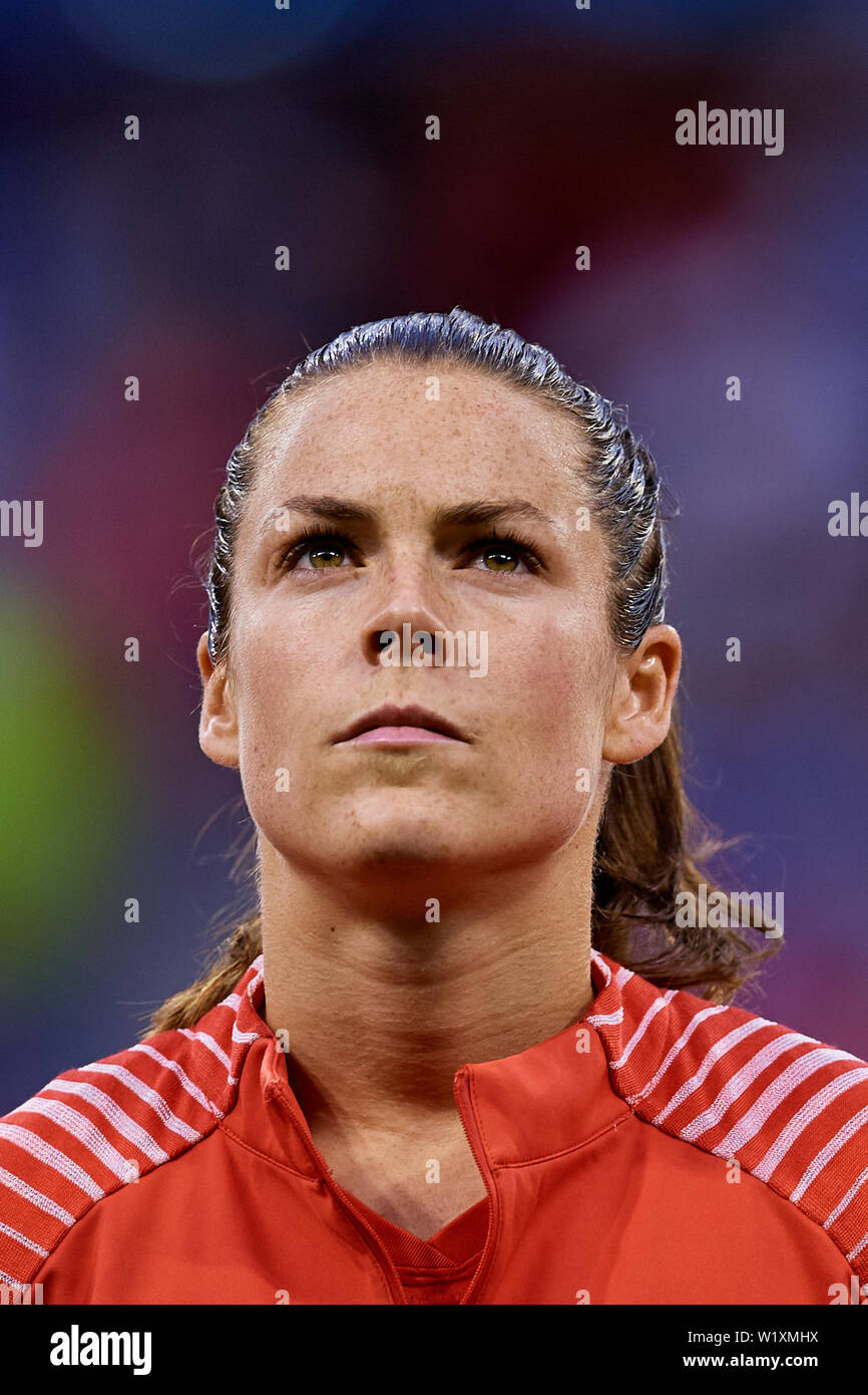 LYON, FRANCE - 02 juillet : Kelley O'Hara de l'USA a l'air au cours de la 2019 Coupe du Monde féminine de la fifa France match de demi-finale entre l'Angleterre et USA au Stade de Lyon le 2 juillet 2019 à Lyon, France. (Photo de David Aliaga/MO Media) Banque D'Images