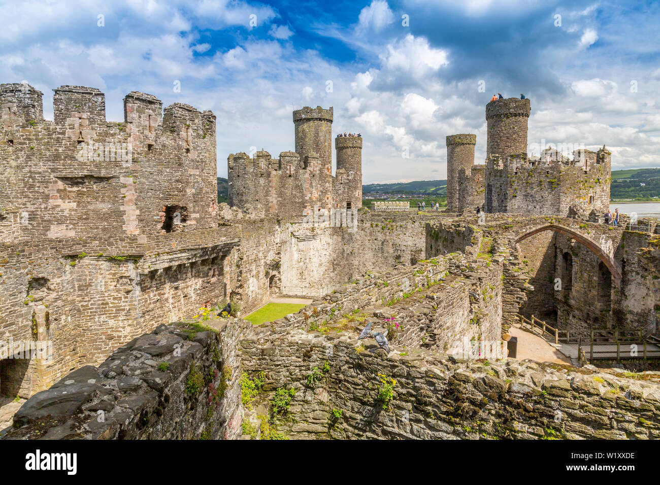 Les ruines du 13e siècle la grande salle et Chapelle à Conwy Castle sont maintenant un site du patrimoine mondial et l'attraction touristique populaire, Conwy Wales, UK Banque D'Images