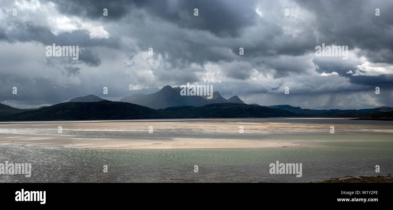 Kyle of Tongue loch de mer sur la côte nord de l'Écosse de la chaussée en direction sud. Le pont-jetée et sont sur la côte Nord Route 500 Banque D'Images