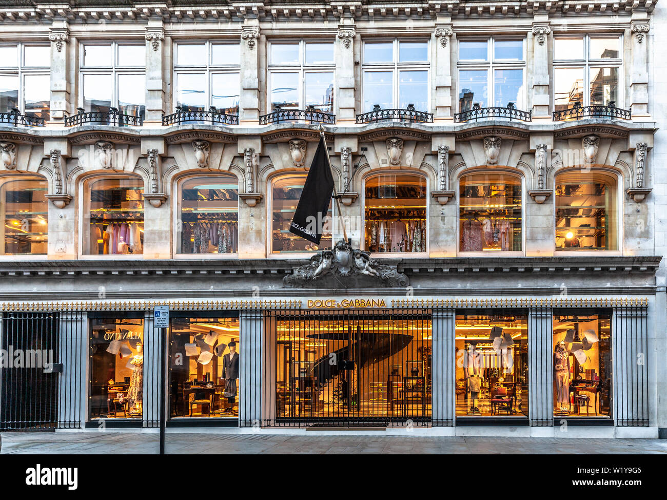 Dolce & Gabbana fashion store, 53-55 New Bond Street, Mayfair, London W1S 1DG, Angleterre, Royaume-Uni. Banque D'Images