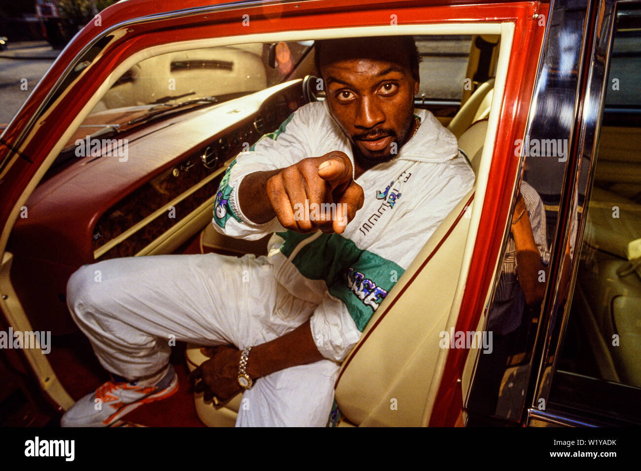 Londres, 1990. Portrait de boxer Nigel Benn. Surnommé The Dark destroyer, il a occupé le titre WBO des poids moyens en 1990, et le poids moyens WBC super-t Banque D'Images