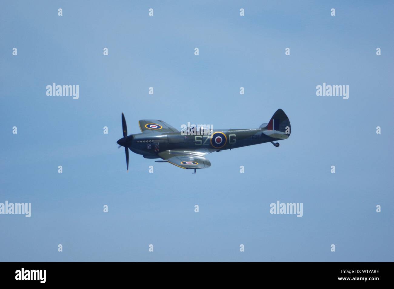 Aile clippée (Spitfire Mark MkXVIe TE311) Affichage à Torbay meeting aérien. Paignton, Devon, UK. Juin, 2019. Banque D'Images