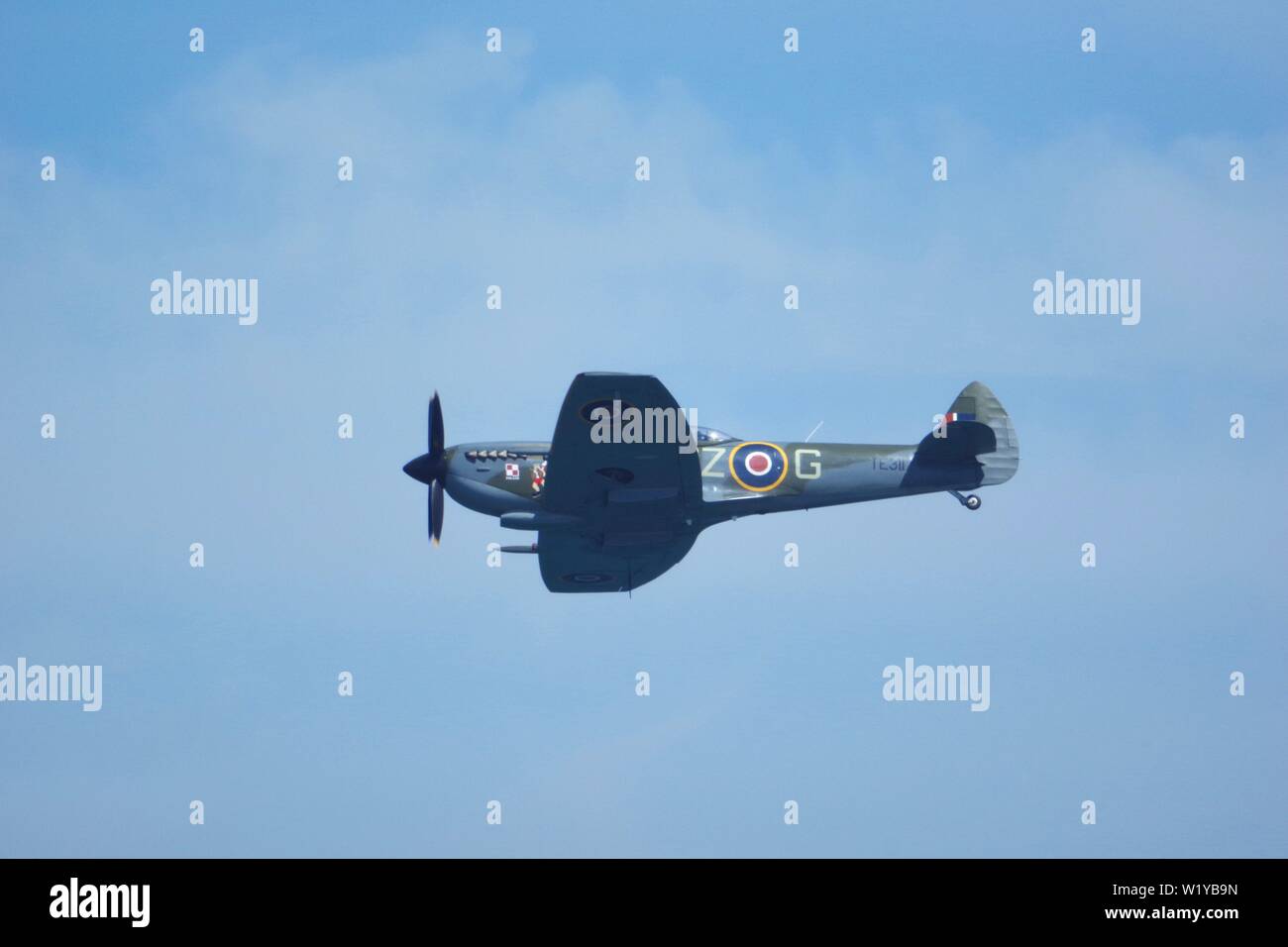 Aile clippée (Spitfire Mark MkXVIe TE311) Affichage à Torbay meeting aérien. Paignton, Devon, UK. Juin, 2019. Banque D'Images