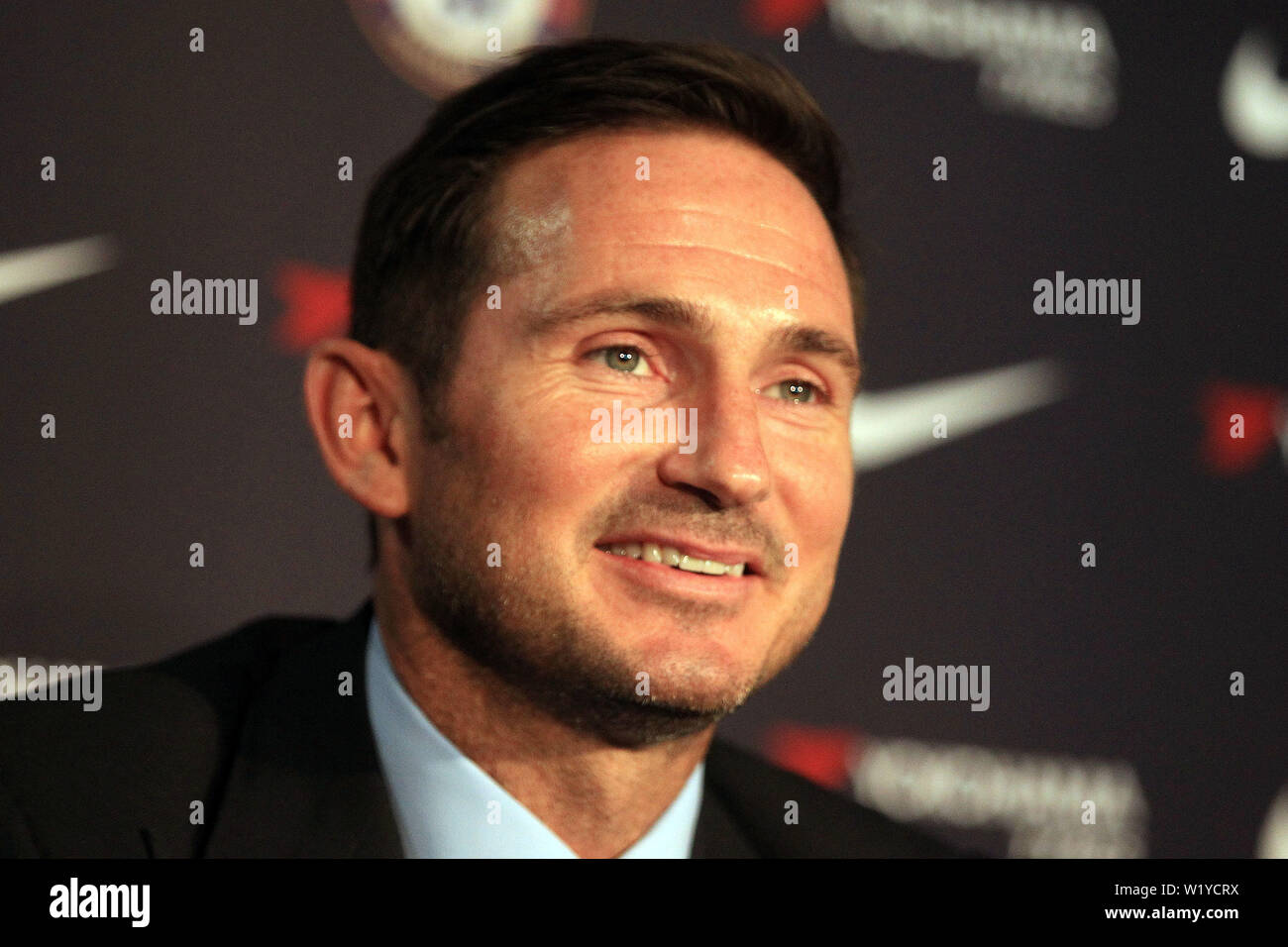 Londres, Royaume-Uni. Le 04 juillet, 2019. L'entraîneur-chef Frank Lampard Chelsea lors de sa première conférence de presse en tant que manager de Chelsea. Frank Lampard est annoncé comme le nouveau manager du Chelsea FC lors d'une conférence de presse à Stamford Bridge à Londres le jeudi 4 juillet 2019. Ce droit ne peut être utilisé qu'à des fins rédactionnelles. Usage éditorial uniquement, licence requise pour un usage commercial. Aucune utilisation de pari, de jeux ou d'un seul club/ligue/dvd publications. pic par Steffan Bowen/ Crédit : Andrew Orchard la photographie de sport/Alamy Live News Banque D'Images