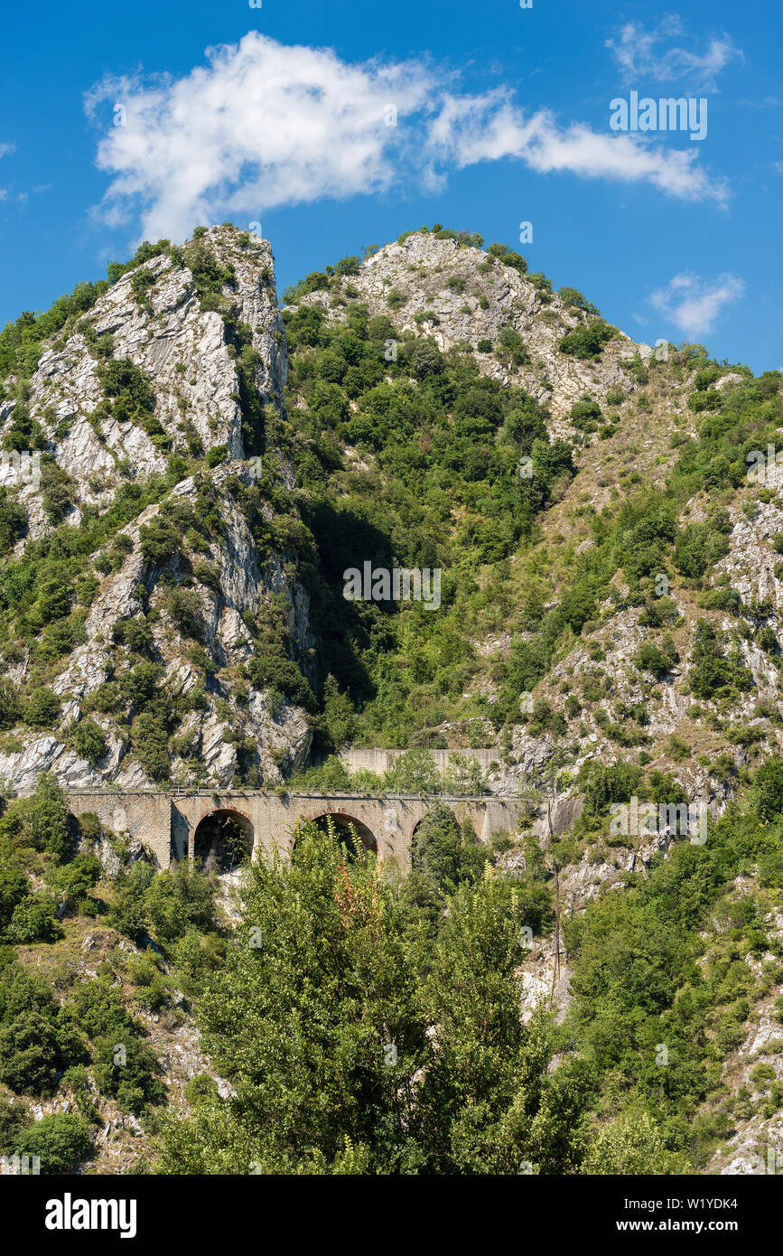 Close-up d'un pic de montagne des Alpes Apuanes (Alpes Apuanes), célèbre lieu de la carrières de marbre blanc de Carrare. La Toscane, Italie, Europe Banque D'Images