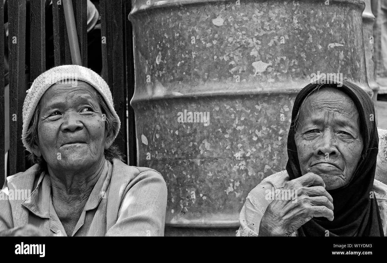 Jakarta, Indonésie - JAKARTA/18 avril 2009 : portrait de deux vieilles femmes indonésien à Jakarta glodok chinatown Banque D'Images