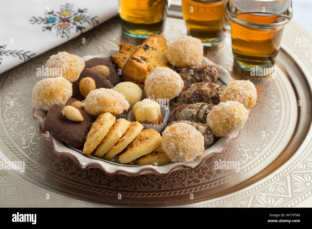 Fête traditionnelle marocaine des biscuits et un plateau Banque D'Images