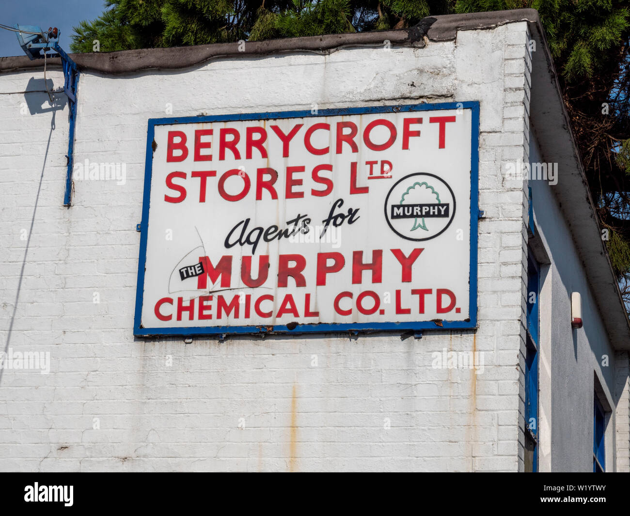 Le Murphy Compant chimiques signe sur le mur à Berrycroft merchnts agricoles traditionnels magasins un magasin de fournitures de jardin, et forgerons dans Willingha Banque D'Images