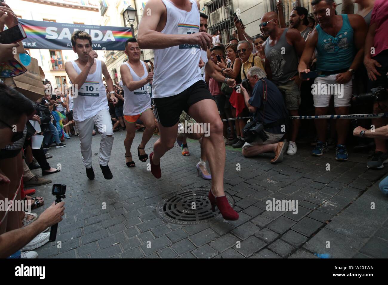 Madrid, Espagne. Le 04 juillet, 2019. Madrid Espagne ; 04/07/2019.- Les hauts talons course à la célébration de la Gay Pride à Madrid, les activités avant la parade sur la 7e l'une des grandes fêtes de Madrid. Credit : Juan Carlos Rojas/Photo Alliance | utilisée dans le monde entier/dpa/Alamy Live News Banque D'Images