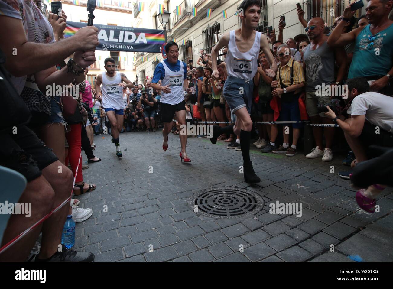 Madrid, Espagne. Le 04 juillet, 2019. Madrid Espagne ; 04/07/2019.- Les hauts talons course à la célébration de la Gay Pride à Madrid, les activités avant la parade sur la 7e l'une des grandes fêtes de Madrid. Credit : Juan Carlos Rojas/Photo Alliance | utilisée dans le monde entier/dpa/Alamy Live News Banque D'Images