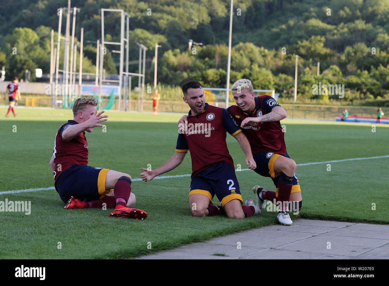 Cardiff, Royaume-Uni. Le 04 juillet, 2019. Dylan Rees de Cardiff a rencontré (centre) célèbre après qu'il marque son 2e but de l'équipe une pénalité. L'UEFA Europa League match de préliminaires, deuxième manche, Cardiff Metropolitan University (Pays de Galles) v FC Progrès Niederkorn (Luxembourg) à Cardiff International Sports Stadium de Cardiff, Pays de Galles du Sud le jeudi 4 juillet 2019. Utilisation éditoriale seulement. Photos par Andrew Andrew/Verger Verger la photographie de sport/Alamy Live News Crédit : Andrew Orchard la photographie de sport/Alamy Live News Banque D'Images