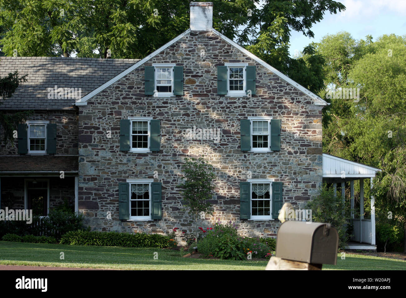 Grande maison en pierre bien entretenue en Pennsylvanie, PA, USA Banque D'Images