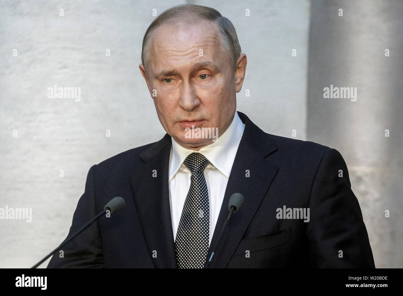 Rome, Italie. Le 04 juillet, 2019. Le président russe Vladimir Poutine et le Premier ministre italien Giuseppe Conte donner une conférence de presse conjointe après leur rencontre au Palais Chigi. Le leader russe cherche à renforcer les liens économiques avec l'OTAN et de l'UE l'Italie. Credit : Giuseppe Ciccia/Alamy Live News Banque D'Images Rome, Italie. Le 04 juillet, 2019. Le président russe Vladimir Poutine et le Premier ministre italien Giuseppe Conte donner une conférence de presse conjointe après leur rencontre au Palais Chigi. Le leader russe cherche à renforcer les liens économiques avec l'OTAN et de l'UE l'Italie. Credit : Giuseppe Ciccia/Alamy Live News Banque D'Images