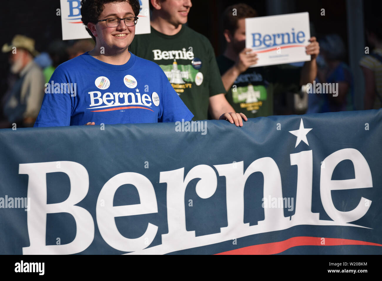 Bernie Sanders partisans, le 4 juillet, le défilé a lieu chaque 3 Juillet, Montpelier, VT, USA. Banque D'Images