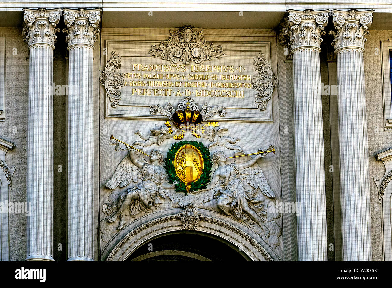 Armoiries en face de la Hofburg. Vienne. L'Autriche. Banque D'Images