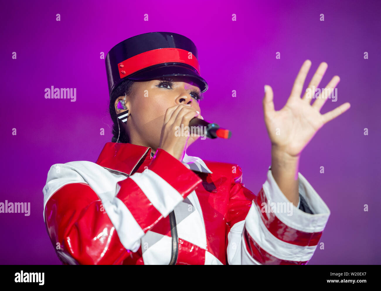 Manchester, UK. 4 juillet, 2019. Janelle Monae fonctionne à Castlefield bol dans le cadre de la soirée d'ouverture du Festival International de Manchester en 2019. C'est la 7ème fois la biennale international arts festival a eu lieu depuis sa création est 2007. Credit : Russell Hart/Alamy Live News Banque D'Images