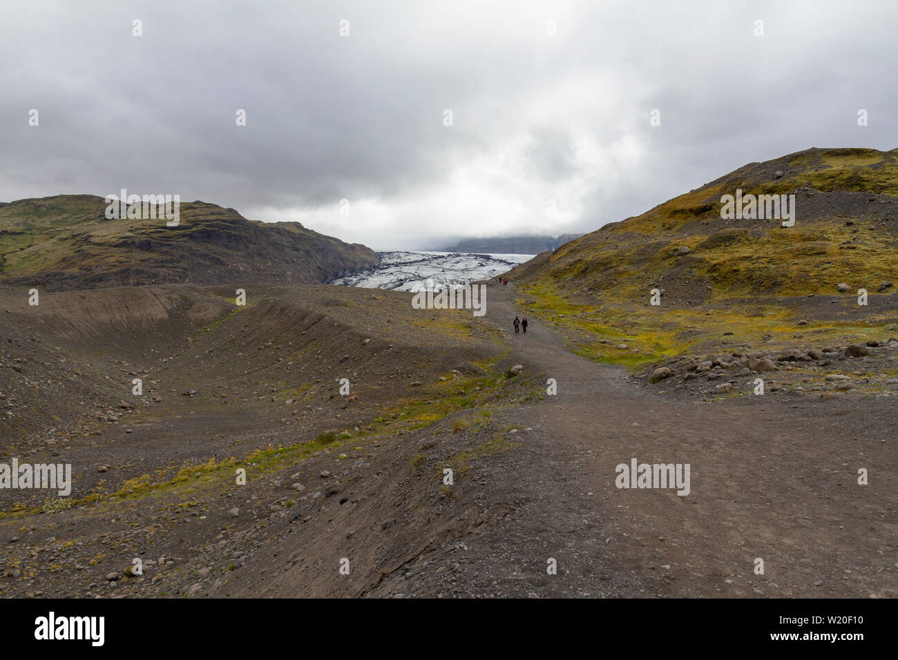 Le glacier Sólheimajökull et le lac, le sud de l'Islande. Banque D'Images