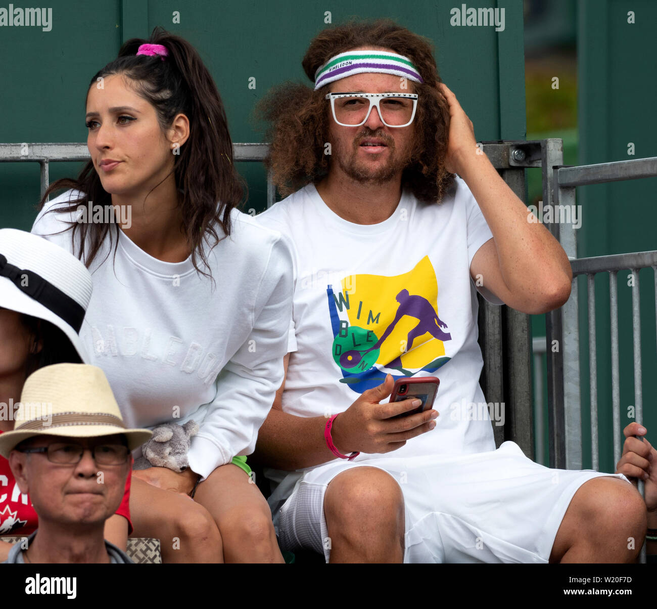 Londres, Royaume-Uni. Le 04 juillet, 2019. Londres, ANGLETERRE - 04 juillet  : Recording Artist Redfoo et sa petite amie Jasmine Ferrara assister à  quatre jours du tennis de Wimbledon à l'All England