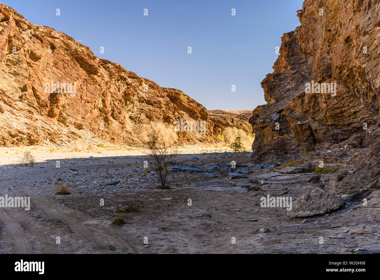 Non-existant à la suite d'une saison humide, la Namibie est atteint d'une grave sécheresse. Les rivières qui sont normalement et avec un débit complet sont complètement asséchés. Banque D'Images