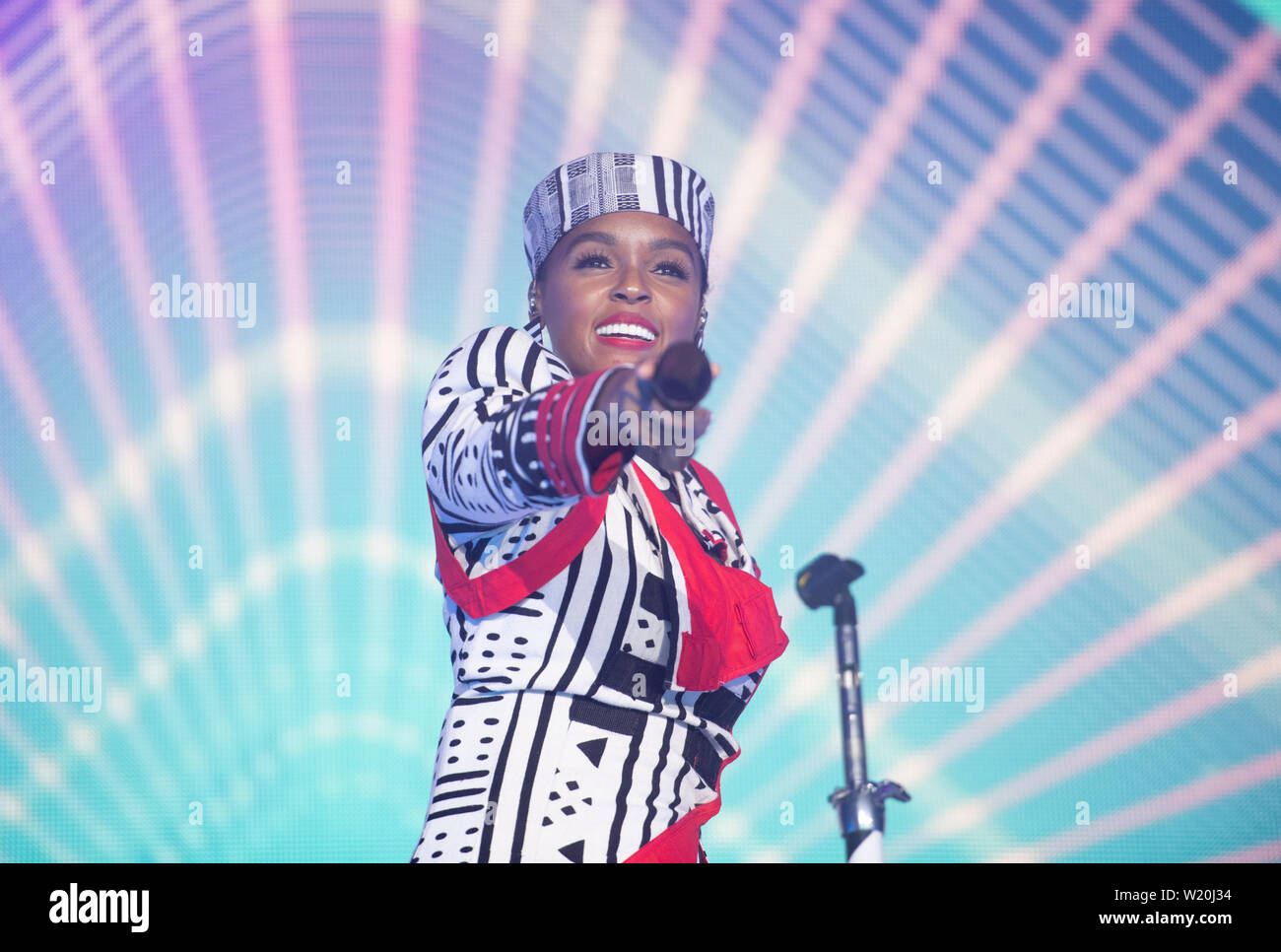 Manchester, UK. 4 juillet, 2019. Janelle Monae fonctionne à Castlefield bol dans le cadre de la soirée d'ouverture du Festival International de Manchester en 2019. C'est la 7ème fois la biennale international arts festival a eu lieu depuis sa création est 2007. Credit : Russell Hart/Alamy Live News Banque D'Images