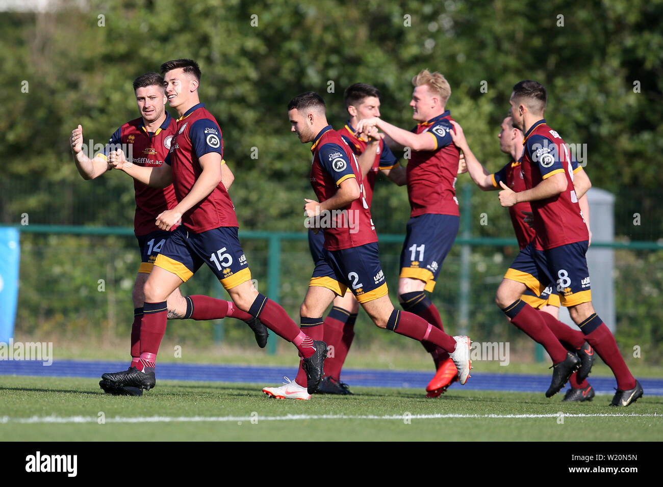 Cardiff, Royaume-Uni. Le 04 juillet, 2019. Cardiff Metropolitan University joueurs célébrer après la Jordanie Lam, de Cardiff (15) marque son 1er des équipes objectif. L'UEFA Europa League match de préliminaires, deuxième manche, Cardiff Metropolitan University (Pays de Galles) v FC Progrès Niederkorn (Luxembourg) à Cardiff International Sports Stadium de Cardiff, Pays de Galles du Sud le jeudi 4 juillet 2019. Utilisation éditoriale seulement. Photos par Andrew Andrew/Verger Verger la photographie de sport/Alamy Live News Crédit : Andrew Orchard la photographie de sport/Alamy Live News Banque D'Images