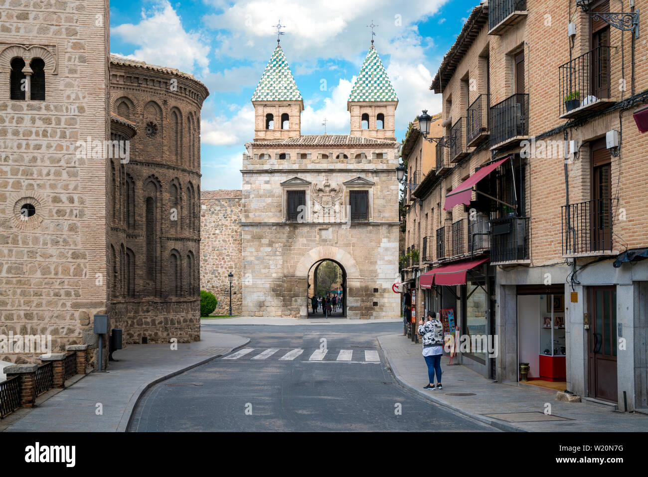 Puerta de Bisagra ou Alfonso VI Gate dans ville de Tolède, Espagne. Banque D'Images