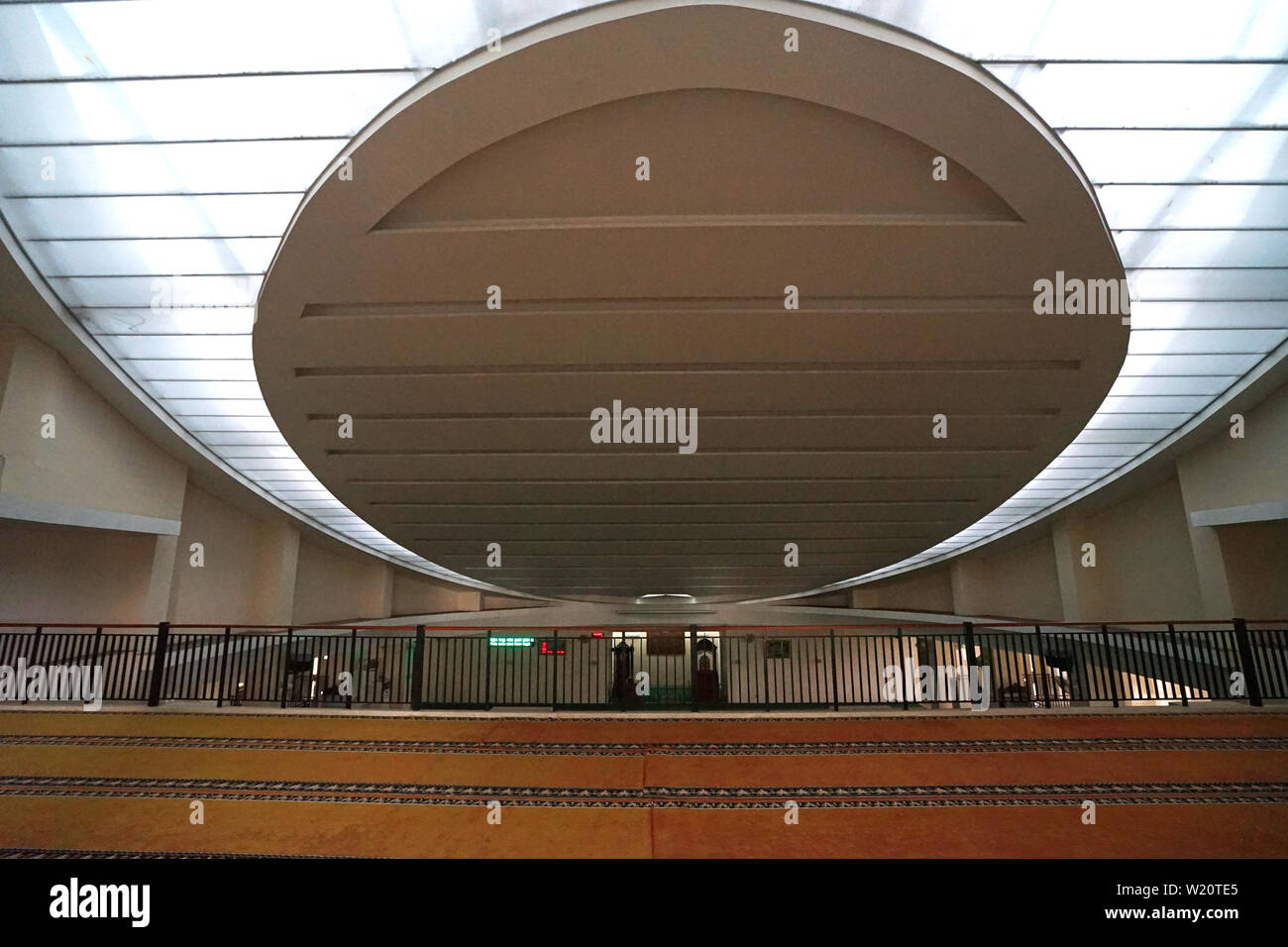 Asmaul mosquée Masjid Raya Husna, Gading Serpong, Tangerang, Banten, Indonésie Banque D'Images